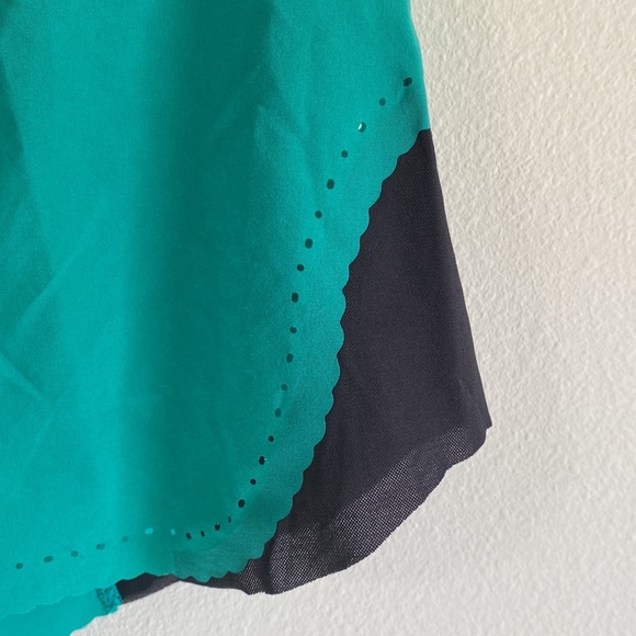 Lululemon Smooth Stride Shorts Viridian Green Black Size 4 Scallop Trim - Picture 3 of 7